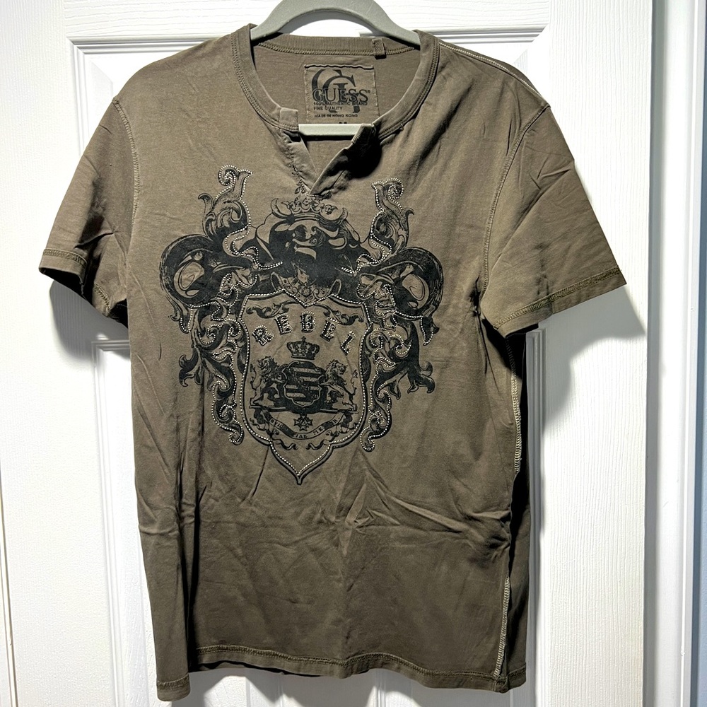 Guess V-neck T-shirt
